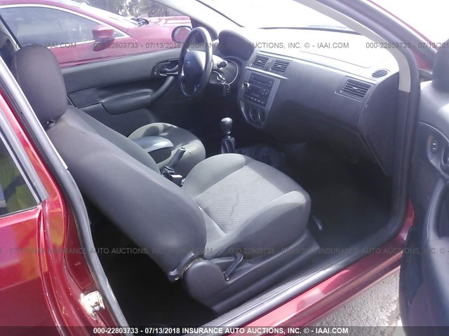 3FAFP31N55R146845 - 2005 FORD FOCUS ZX3 RED photo 5