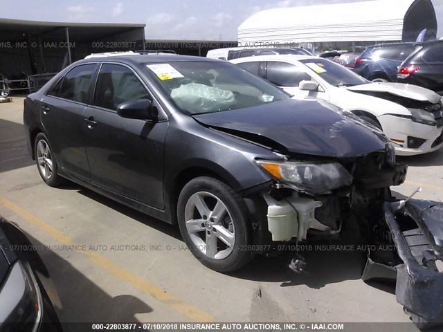 4T1BF1FK6EU439494 - 2014 TOYOTA CAMRY L/SE/LE/XLE ნაცრისფერი ფოტო 1