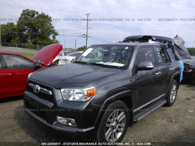 JTEZU5JR2D5061179 - 2013 TOYOTA 4RUNNER SR5/LIMITED GRAY photo 2