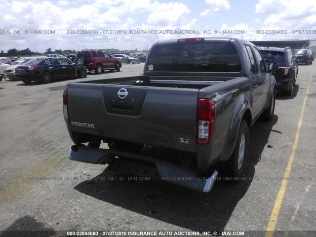 1N6AD07U75C428135 - 2005 NISSAN FRONTIER CREW CAB LE/SE/OFF ROAD GRAY photo 4