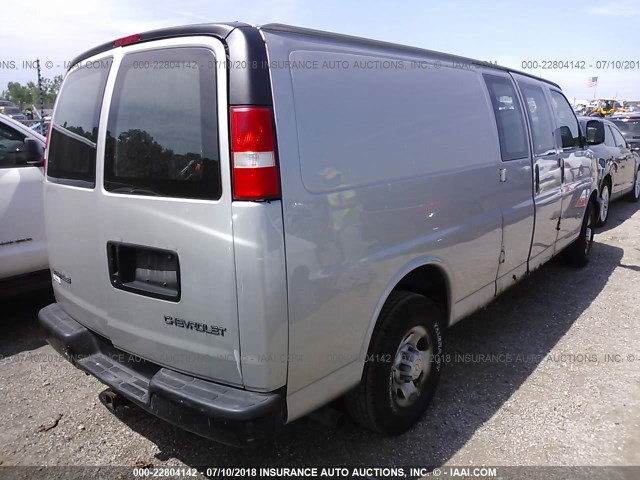 1GCGG29U761104225 - 2006 CHEVROLET EXPRESS G2500  SILVER photo 4