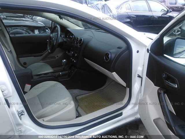 1G2ZG57N394125909 - 2009 PONTIAC G6 WHITE photo 5