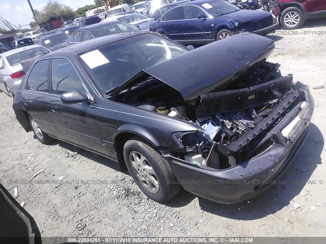 JT2BG22K5Y0476814 - 2000 TOYOTA CAMRY CE/LE/XLE ნაცრისფერი ფოტო 1