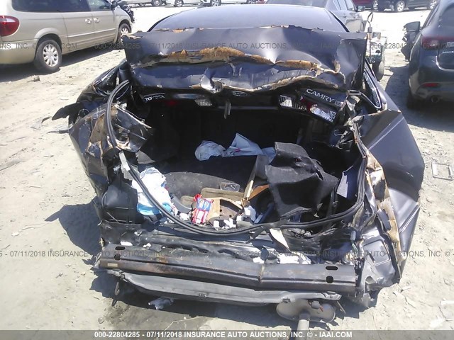 JT2BG22K5Y0476814 - 2000 TOYOTA CAMRY CE/LE/XLE ნაცრისფერი ფოტო 6