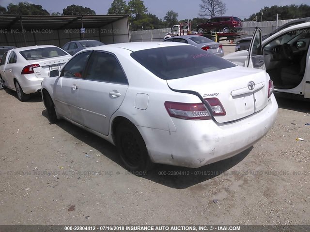 4T4BF3EK4AR064878 - 2010 TOYOTA CAMRY SE/LE/XLE WHITE photo 3