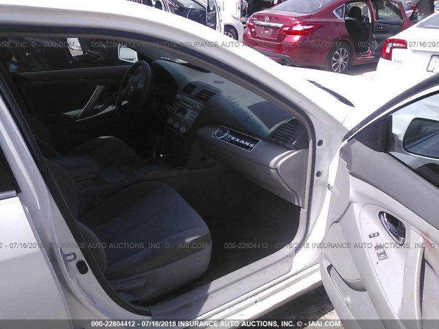 4T4BF3EK4AR064878 - 2010 TOYOTA CAMRY SE/LE/XLE WHITE photo 5