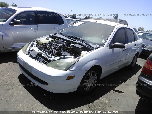 1FAFP34Z33W240411 - 2003 FORD FOCUS SE COMFORT/SE SPORT WHITE photo 2