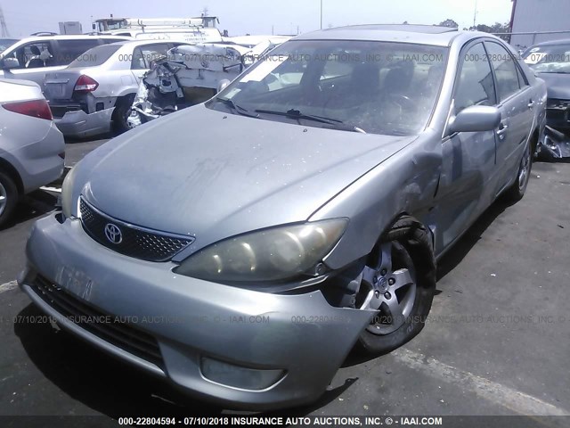 4T1BE32K75U571992 - 2005 TOYOTA CAMRY LE/XLE/SE 灰色 照片 2