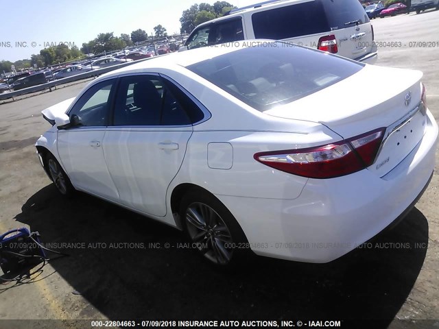 4T1BF1FK4FU482149 - 2015 TOYOTA CAMRY LE/XLE/SE/XSE WHITE photo 3