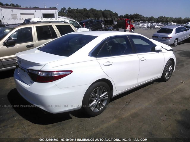 4T1BF1FK4FU482149 - 2015 TOYOTA CAMRY LE/XLE/SE/XSE WHITE photo 4