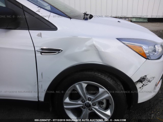 1FMCU0F79GUC10519 - 2016 FORD ESCAPE S WHITE photo 6