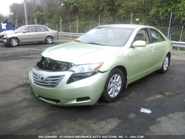 4T1BB46K47U024691 - 2007 TOYOTA CAMRY NEW GENERAT HYBRID GREEN photo 2