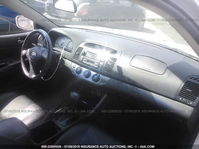 4T1BE32K72U543492 - 2002 TOYOTA CAMRY LE/XLE/SE Gümüş foto 5