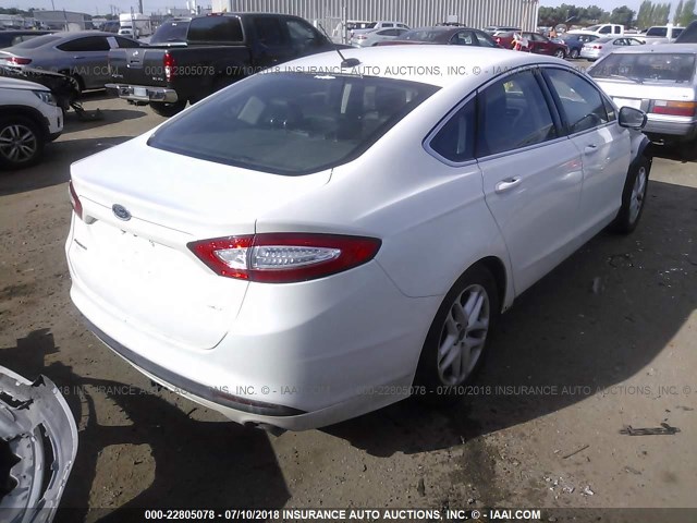 3FA6P0HD8GR260756 - 2016 FORD FUSION SE WHITE photo 4