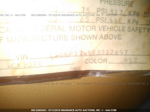 1GBKP37W9E3312697 - 1984 CHEVROLET P30 WHITE photo 9