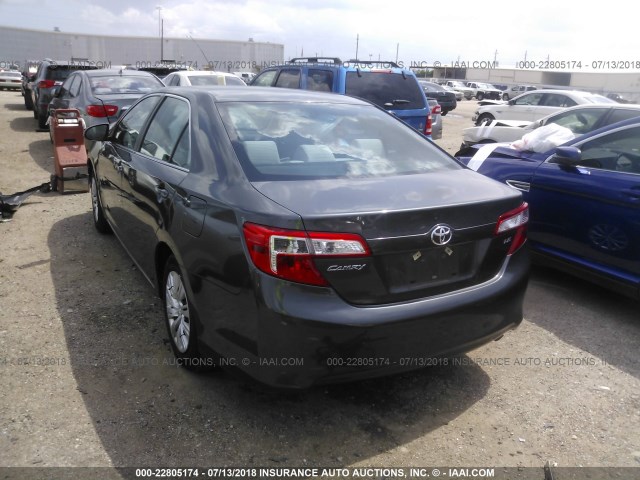 4T1BF1FK6CU129858 - 2012 TOYOTA CAMRY SE/LE/XLE GRAY photo 3