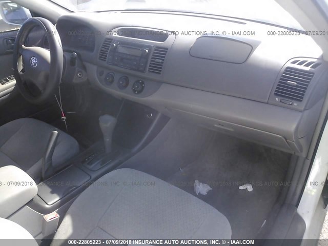 4T1BE32K42U063636 - 2002 TOYOTA CAMRY LE/XLE/SE 白色 照片 5