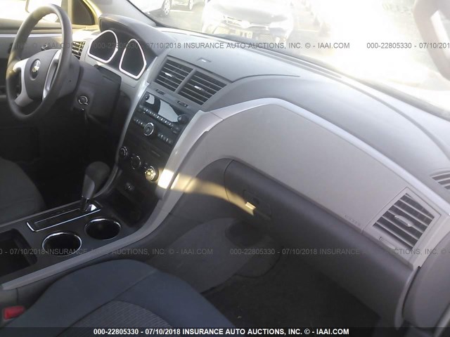 1GNEV13D89S102070 - 2009 CHEVROLET TRAVERSE LS GRAY photo 5