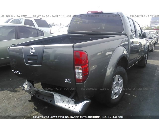 1N6AD07UX7C458507 - 2007 NISSAN FRONTIER CREW CAB LE/SE/OFF ROAD GRAY photo 4