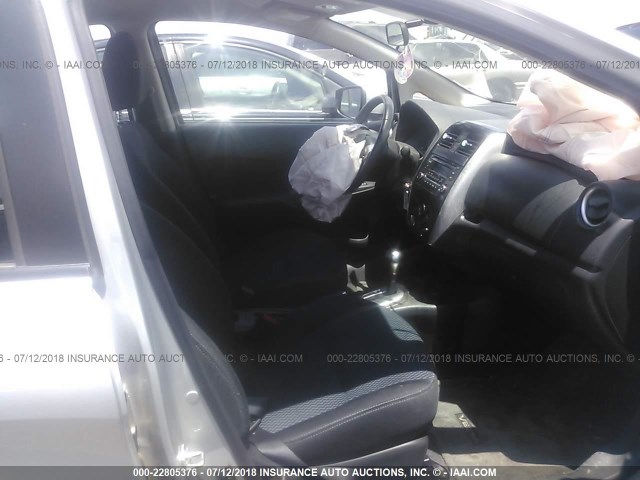3N1CE2CP3FL353317 - 2015 NISSAN VERSA NOTE S/S PLUS/SV/SL/SR SILVER photo 5