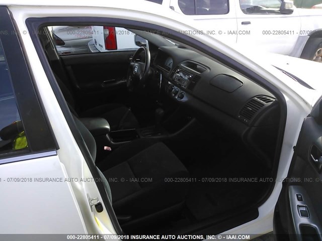 4T1BE30KX4U282879 - 2004 TOYOTA CAMRY LE/XLE/SE 白色 照片 5