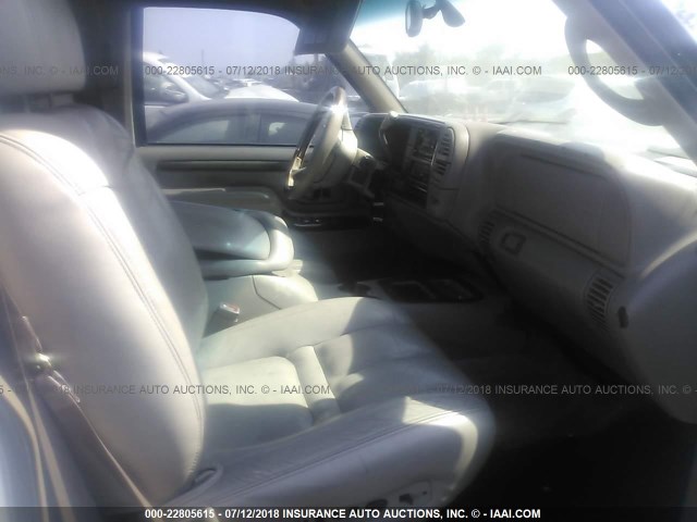 1GYEK63R7YR218838 - 2000 CADILLAC ESCALADE LUXURY WHITE photo 5