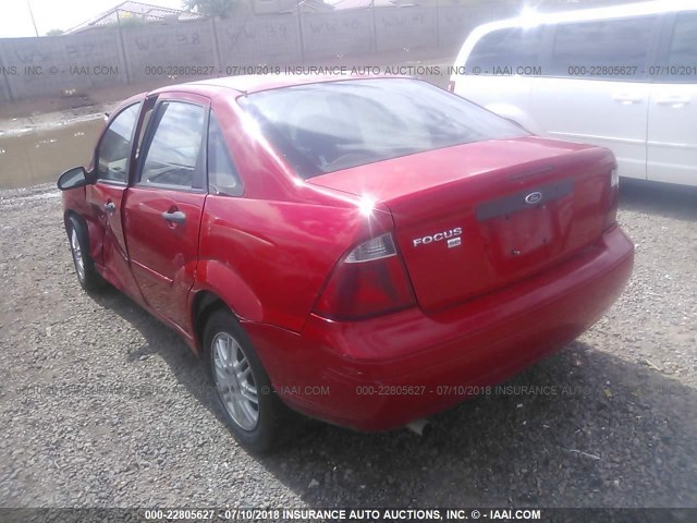 1FAFP34N97W128263 - 2007 FORD FOCUS ZX4/S/SE/SES RED photo 3