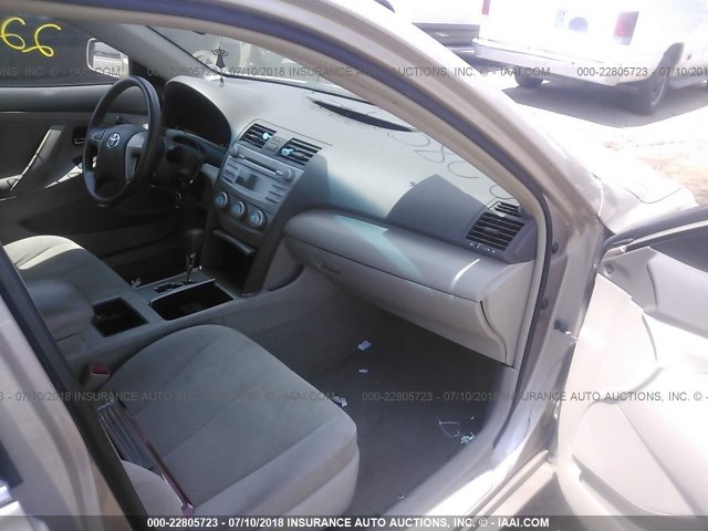 4T4BE46K59R077092 - 2009 TOYOTA CAMRY SE/LE/XLE GOLD photo 5