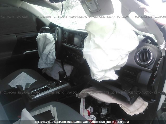 3TMCZ5AN8HM047036 - 2017 TOYOTA TACOMA DBL CAB/SR/TRDSPT/OR/PRO Ақ фото 5
