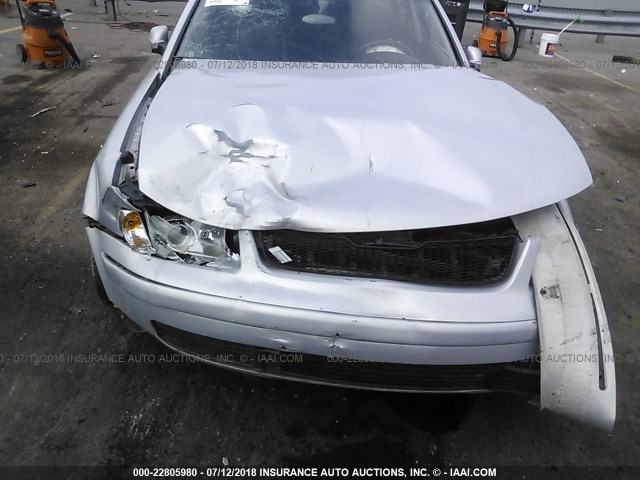 WVWPD23B6YP347749 - 2000 VOLKSWAGEN PASSAT GLX 银色 照片 6