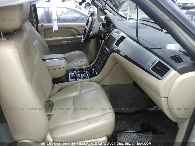 1GYFK23229R222815 - 2009 CADILLAC ESCALADE LUXURY WHITE photo 5