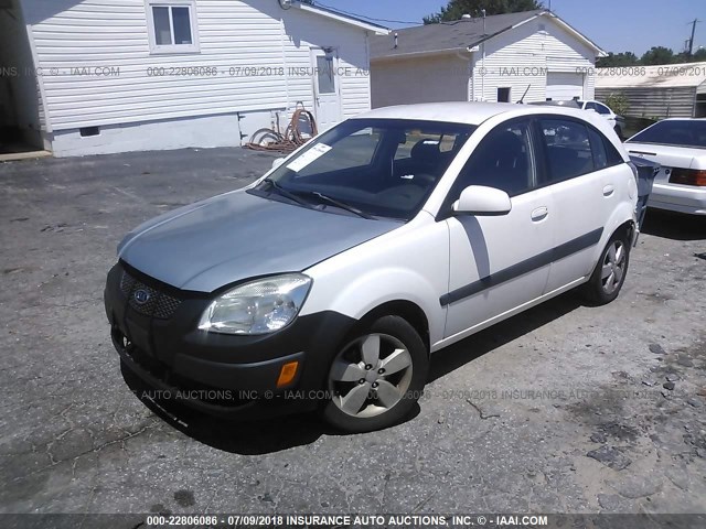 KNADE163376293701 - 2007 KIA RIO 5 SX WHITE photo 2