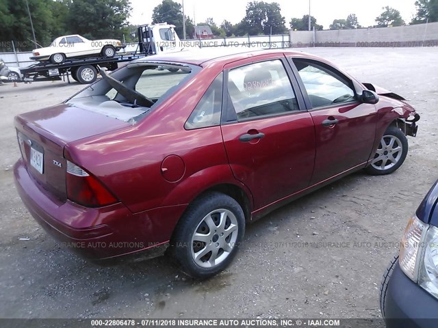 1FAFP34N45W290900 - 2005 FORD FOCUS ZX4 RED photo 4