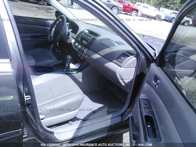 4T1BE32K25U559166 - 2005 TOYOTA CAMRY LE/XLE/SE 灰色 照片 5