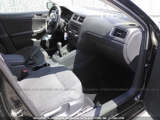 3VW1K7AJ4EM402460 - 2014 VOLKSWAGEN JETTA S შავი ფოტო 5