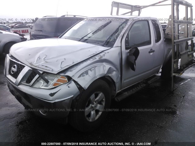 1N6AD0CUXBC404431 - 2011 NISSAN FRONTIER SV/PRO-4X SILVER photo 2