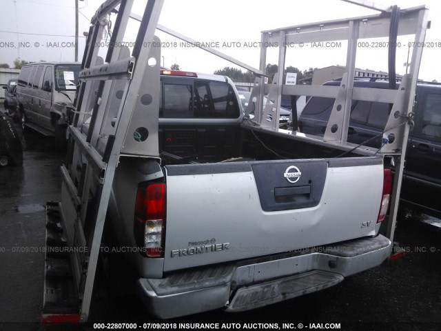 1N6AD0CUXBC404431 - 2011 NISSAN FRONTIER SV/PRO-4X SILVER photo 3