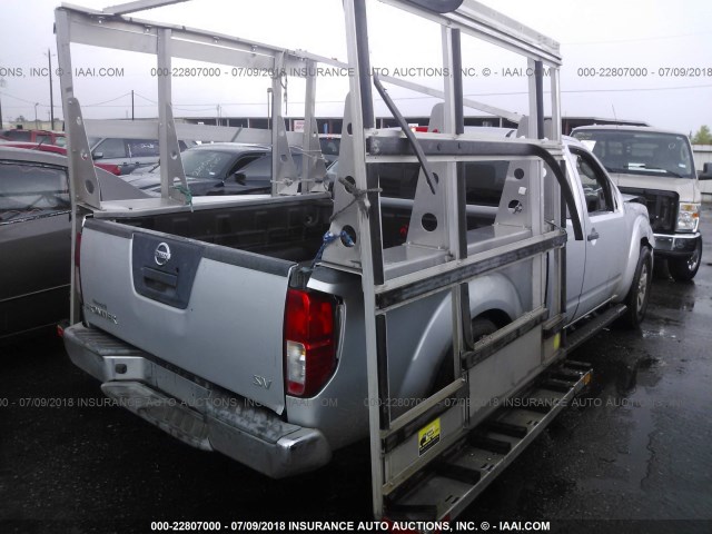 1N6AD0CUXBC404431 - 2011 NISSAN FRONTIER SV/PRO-4X SILVER photo 4
