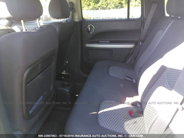3GNCA13D38S682088 - 2008 CHEVROLET HHR LS 银色 照片 8
