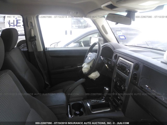 1J8HH48KX8C207569 - 2008 JEEP COMMANDER SPORT თეთრი ფოტო 5