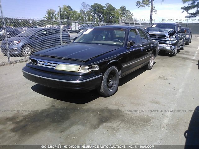 2FALP74W4VX139935 - 1997 FORD CROWN VICTORIA LX BLACK photo 2