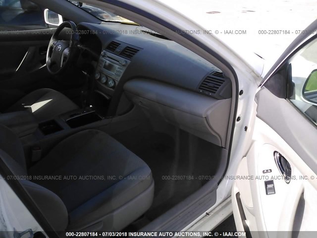 4T1BE46KX8U750502 - 2008 TOYOTA CAMRY CE/LE/XLE/SE WHITE photo 5