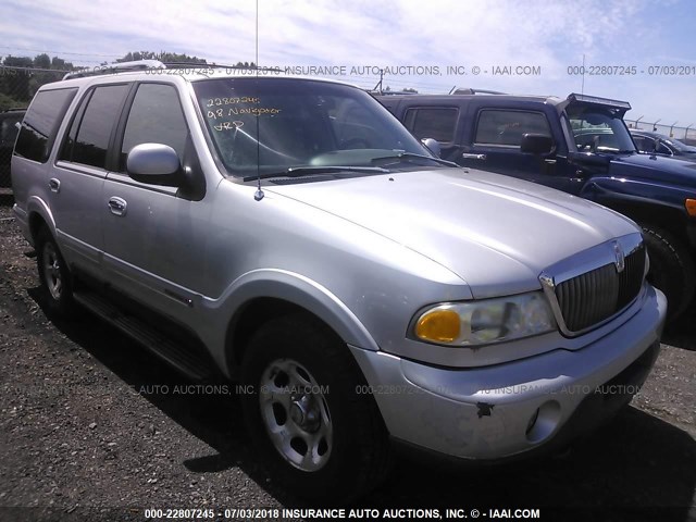 5LMPU28L5WLJ30837 - 1998 LINCOLN NAVIGATOR SILVER photo 1