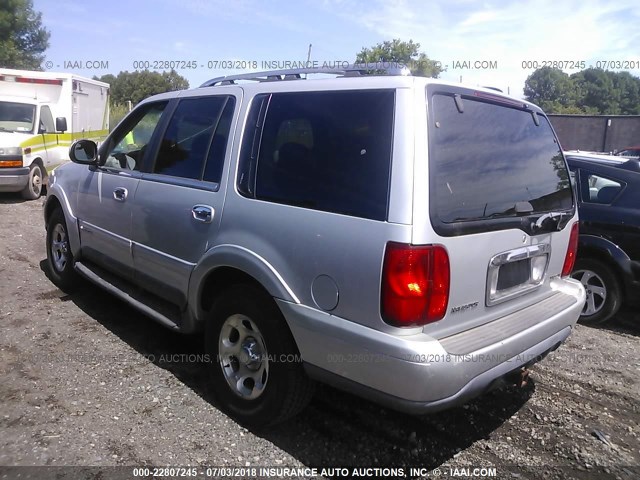 5LMPU28L5WLJ30837 - 1998 LINCOLN NAVIGATOR SILVER photo 3