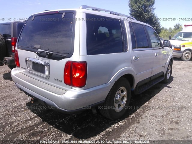 5LMPU28L5WLJ30837 - 1998 LINCOLN NAVIGATOR SILVER photo 4