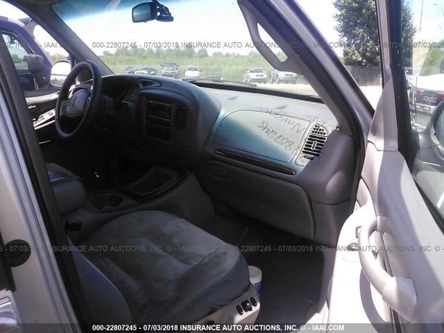5LMPU28L5WLJ30837 - 1998 LINCOLN NAVIGATOR SILVER photo 5