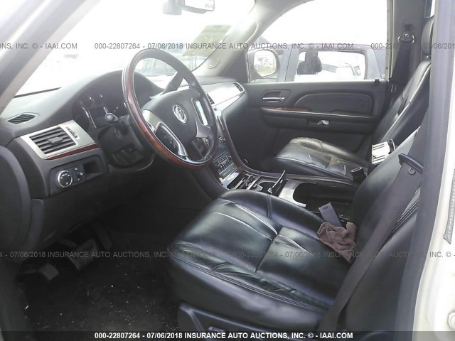 1GYFK63898R261444 - 2008 CADILLAC ESCALADE LUXURY კრემისფერი ფოტო 5