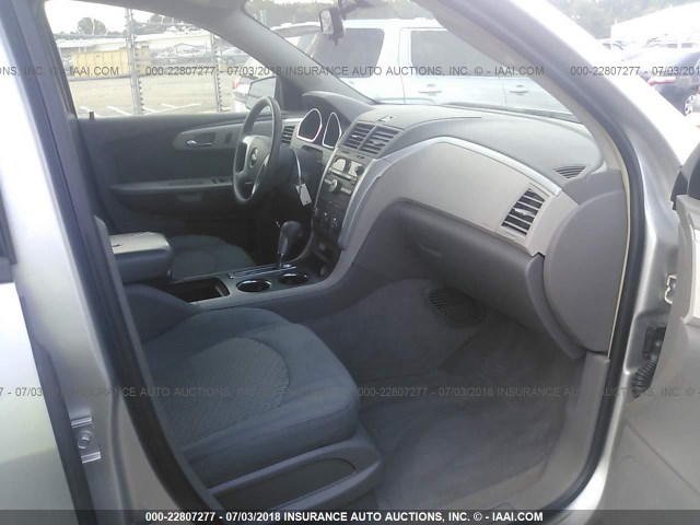 1GNER13D99S150147 - 2009 CHEVROLET TRAVERSE LS SILVER photo 5