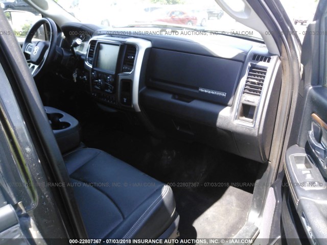 3C6UR5FL1HG759339 - 2017 RAM 2500 LARAMIE GRAY photo 5