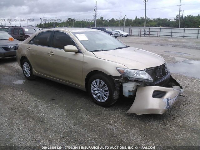 4T1BF3EK0AU111060 - 2010 TOYOTA CAMRY SE/LE/XLE ოქროსფერი ფოტო 1